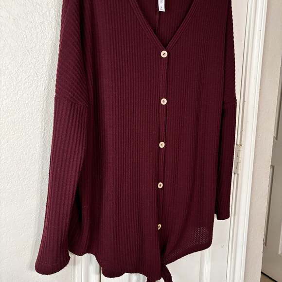 XL Zenana Outfitters Wine Colored Ribbed Material Stretchy Oversized Top - Picture 5 of 10